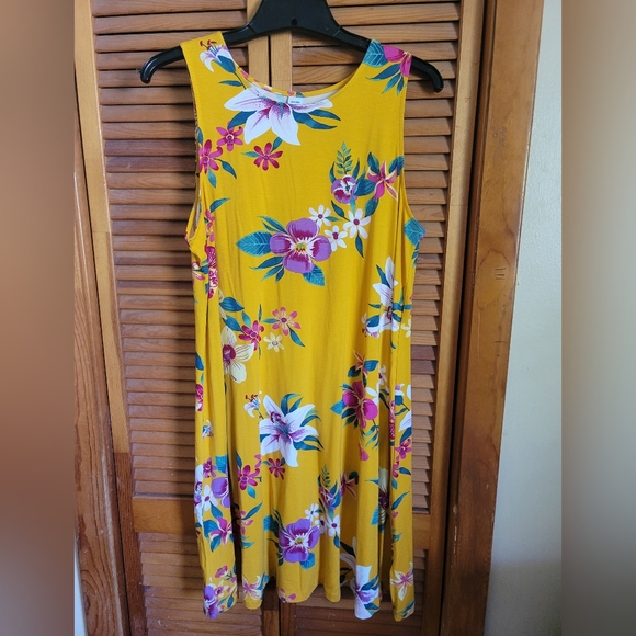 Old Navy Dresses & Skirts - NWOT Old Navy Floral Tank Swing Dress Size L